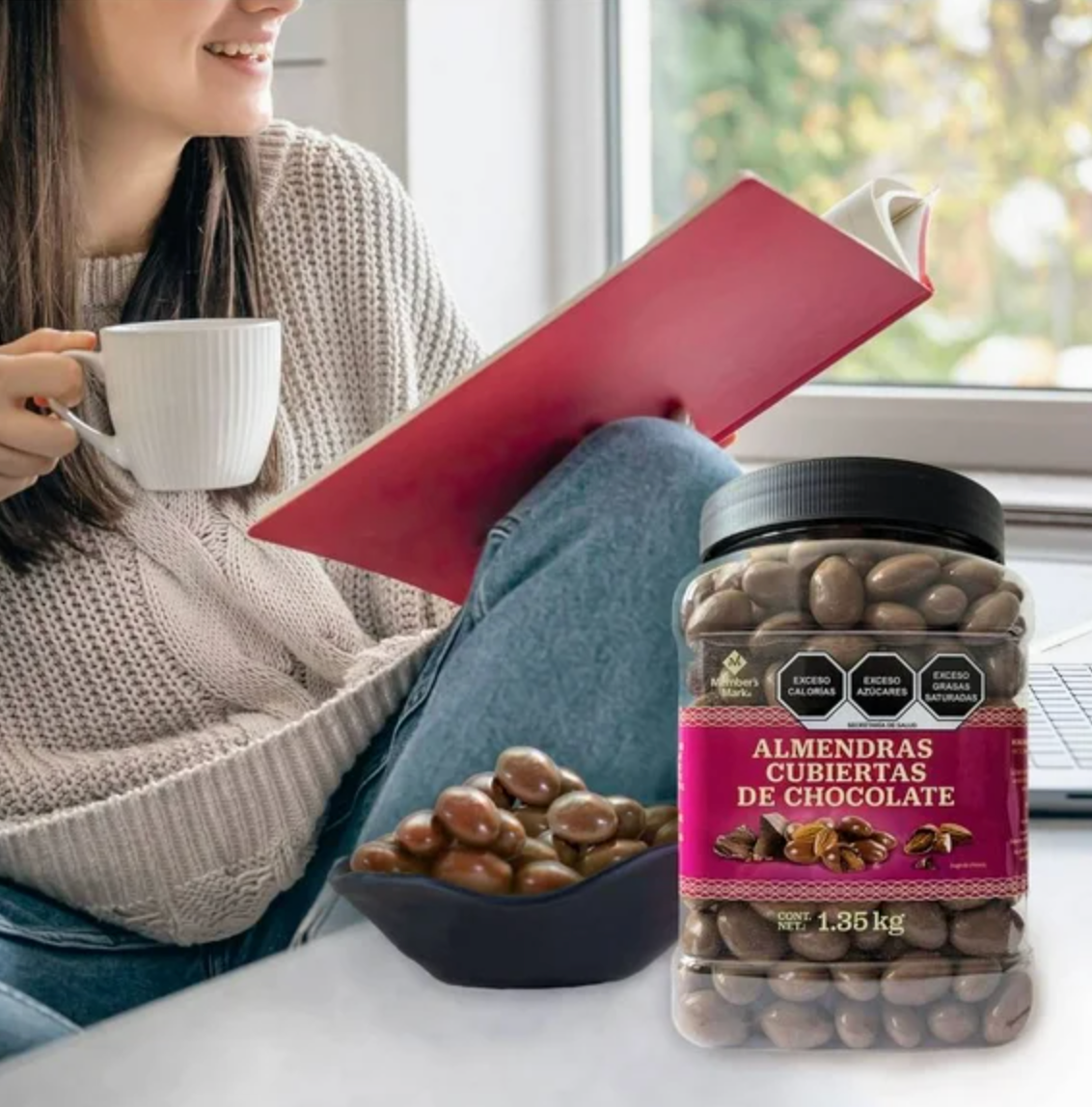 Almendras Member's Mark Cubiertas con Chocolate 1.35 kg -.