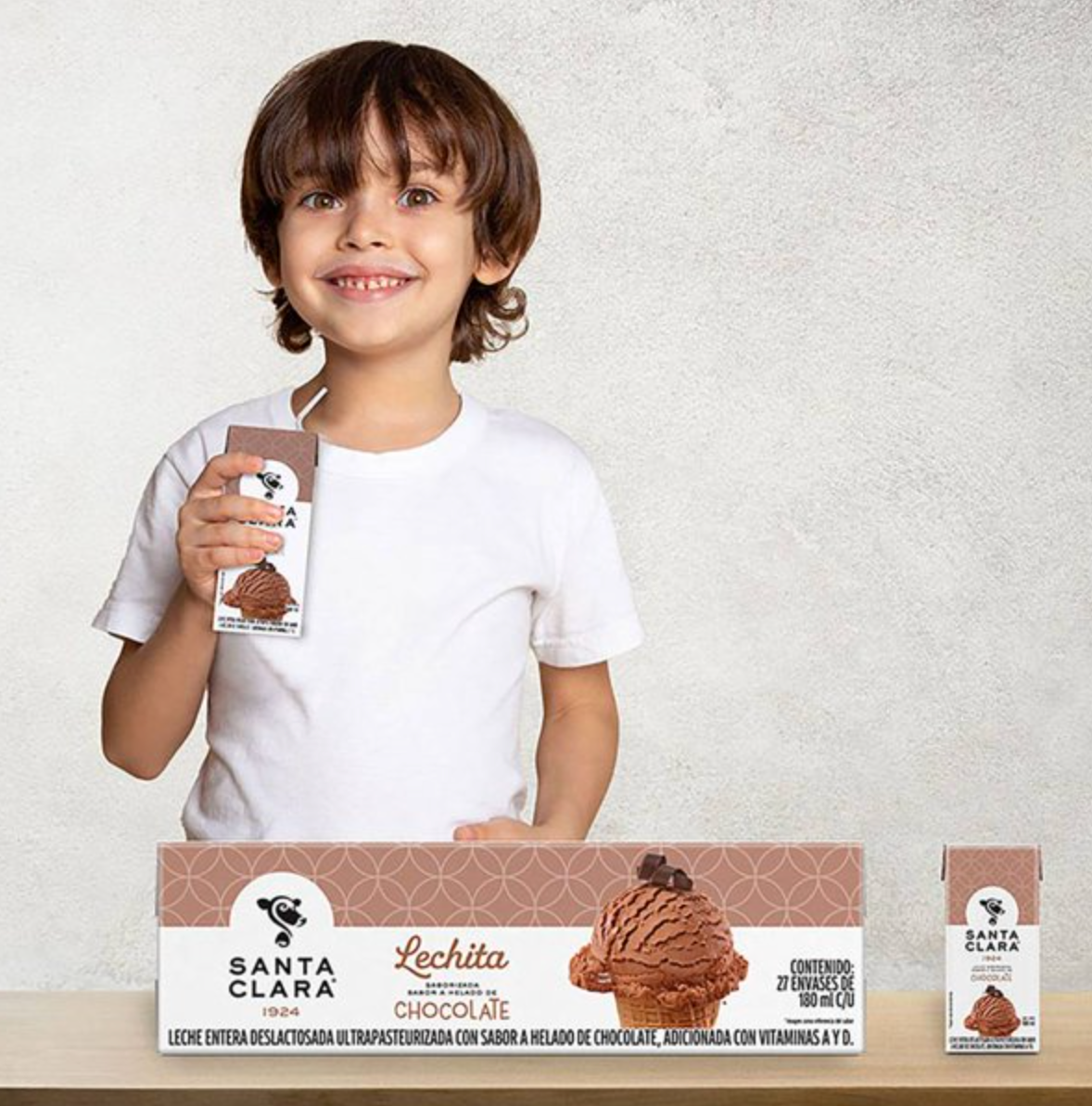 Leche Deslactosada Santa Clara Helado de Chocolate 27 pzas 180 ml c/u - .