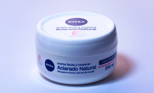 Media Caja Crema Nivea Cuidado Aclarado Natural de 200 grs con 6 piezas - Beiersdorf-Cremas Corporales y Faciales-Beierdorf-MayoreoTotal